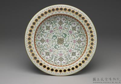 图片[2]-Plate with geometrical decoration in fencai polychrome enamels, Qing dynasty, Qianlong reign, 1736-1795-China Archive